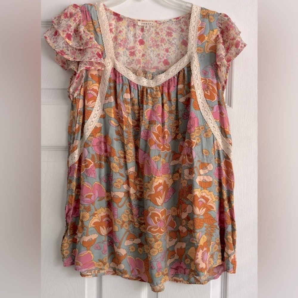 Jodifl Not So Serious Floral Blouse. Medium